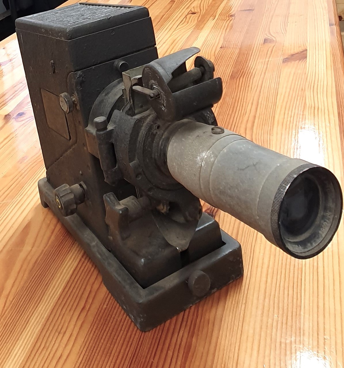 מקרן שקופיות/פילם           Pullin Optics לא ידוע
